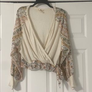 Soft knit shirt w/statement sleeve and tie on side